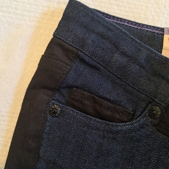 Levi's girls size 7 denim leggings, blue front, black back, lots of stretch, New - Picture 5 of 9